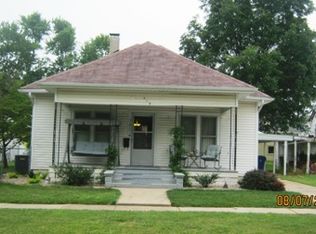 314 E 3rd St, Flora, IL 62839