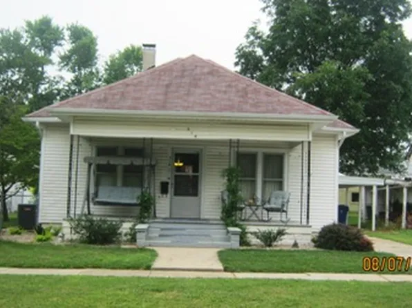 314 E 3rd St, Flora, IL 62839