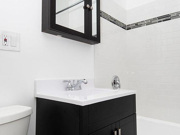 5th image of 3345 N Marshfield Ave APT 302