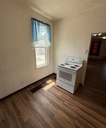 5th image of 1006 Walnut St #1