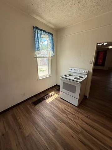1006 Walnut St #1 — Photo 5