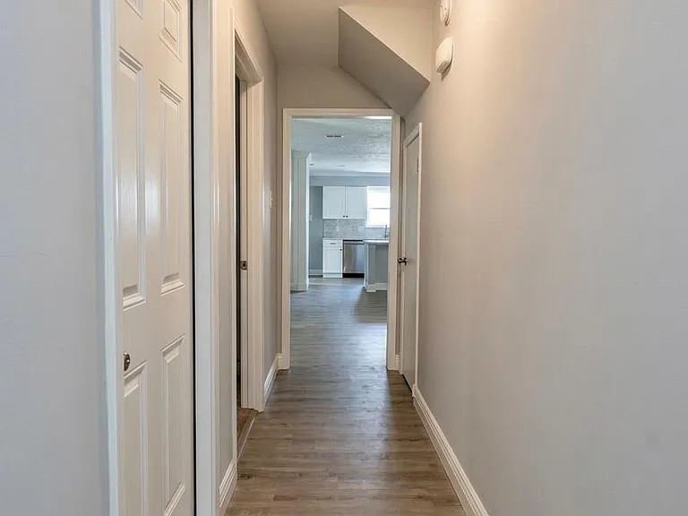 14011 Wickersham Ln — Photo 14