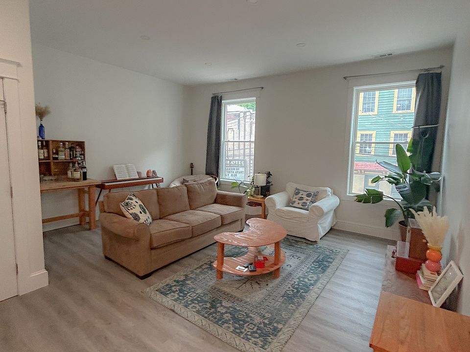 Spacious living room