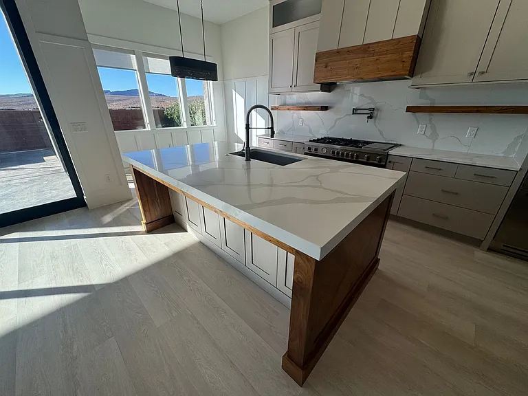 647 W 280 S — Photo 10
