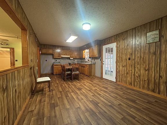 5th image of 934 Jordan Cir