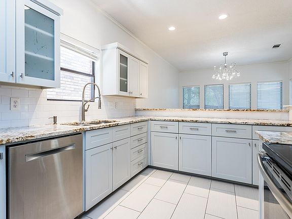 4th image of 3145 Bourbon Street Cir