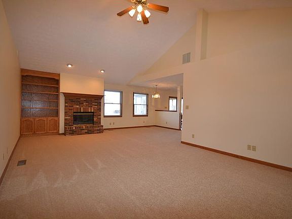 3rd image of 1050 Plum St #8