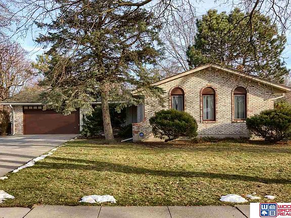 2nd image of 400 Cottonwood Dr