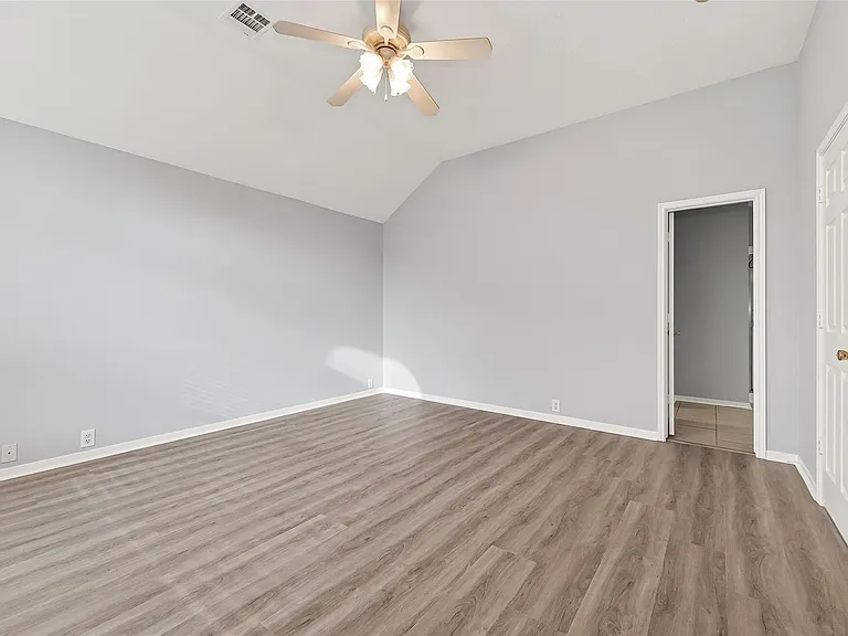 3135 Silver Cedar Trl — Photo 33