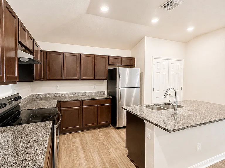 363 Greenbriar Blvd — Photo 7