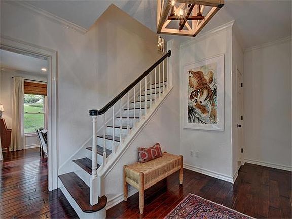 3rd image of 302 Wallis Dr