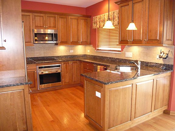 4th image of 2711 Fairfax Ln