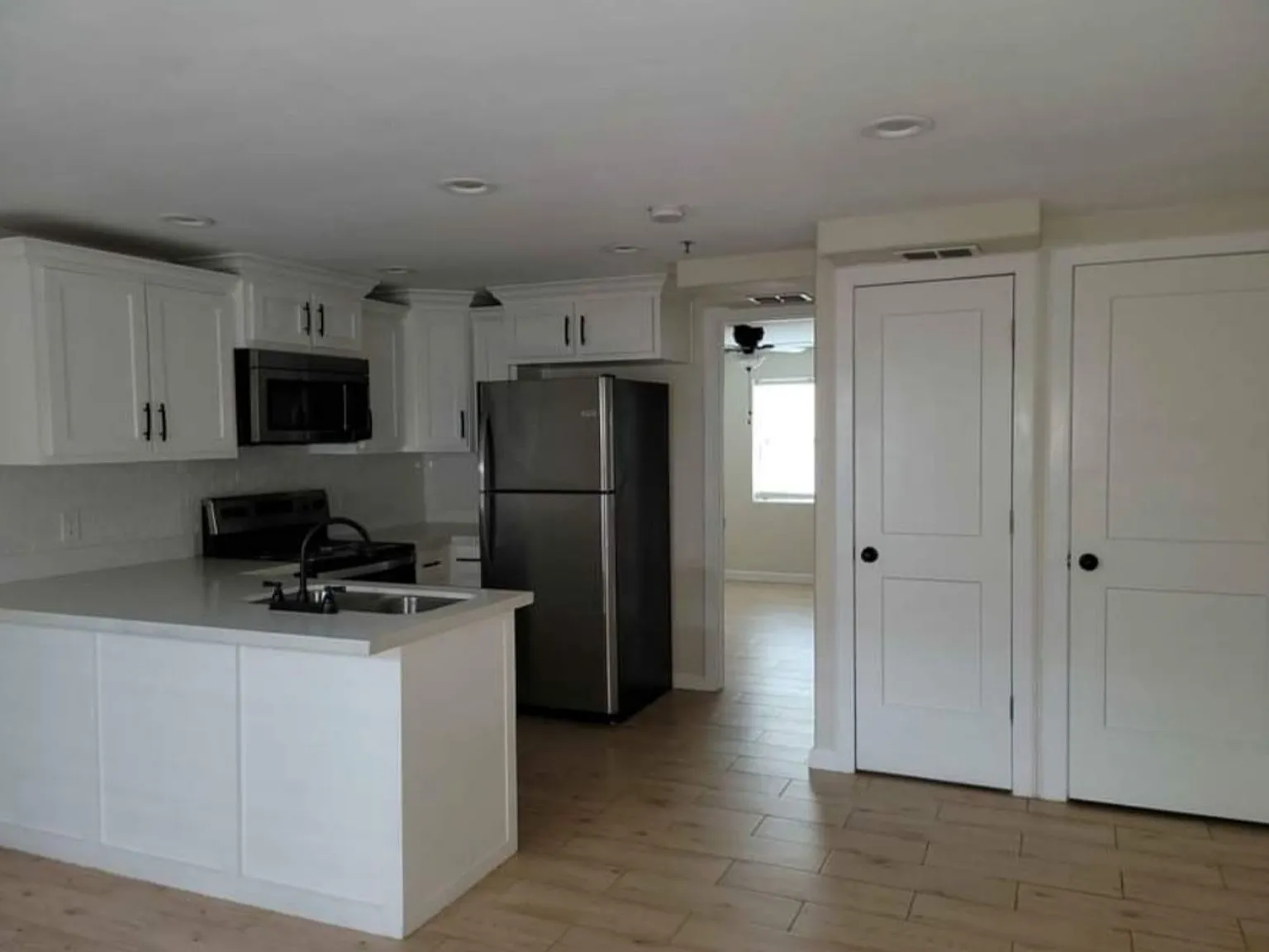 Modern Living at Stone Oak Apartments — Photo 2