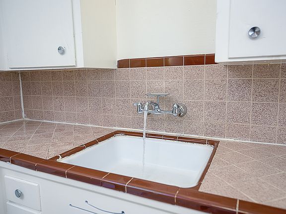 4th image of 6100 17th Ave NW #2B