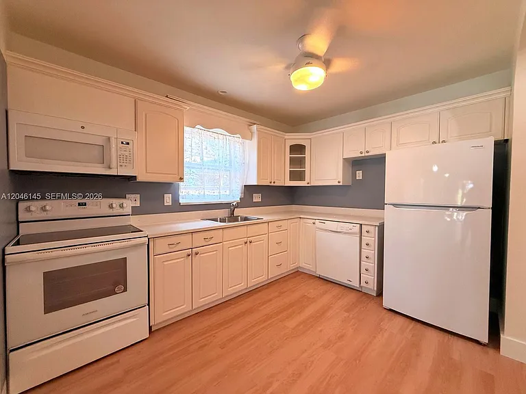 2832 Fillmore St #20 — Photo 3