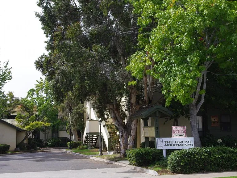 1187 Grove Ave #F — Photo 1