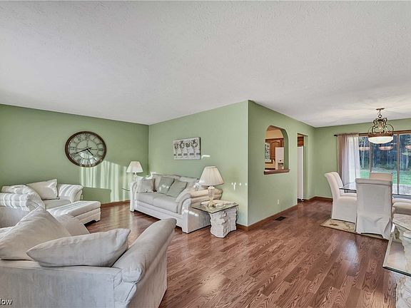 3rd image of 557 Maple Ave