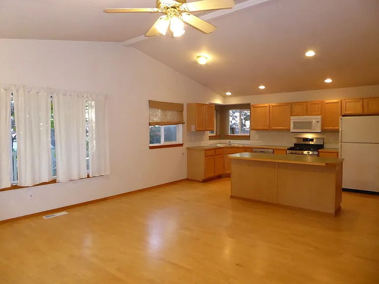 1496 NW Portland Ave — Photo 12