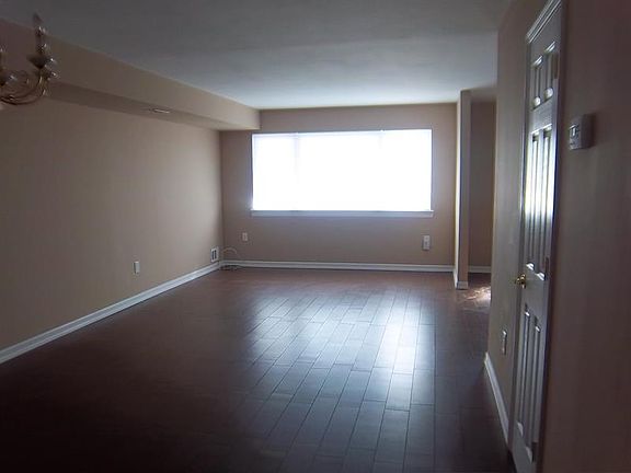 4th image of 27 Cedar Grove Ct