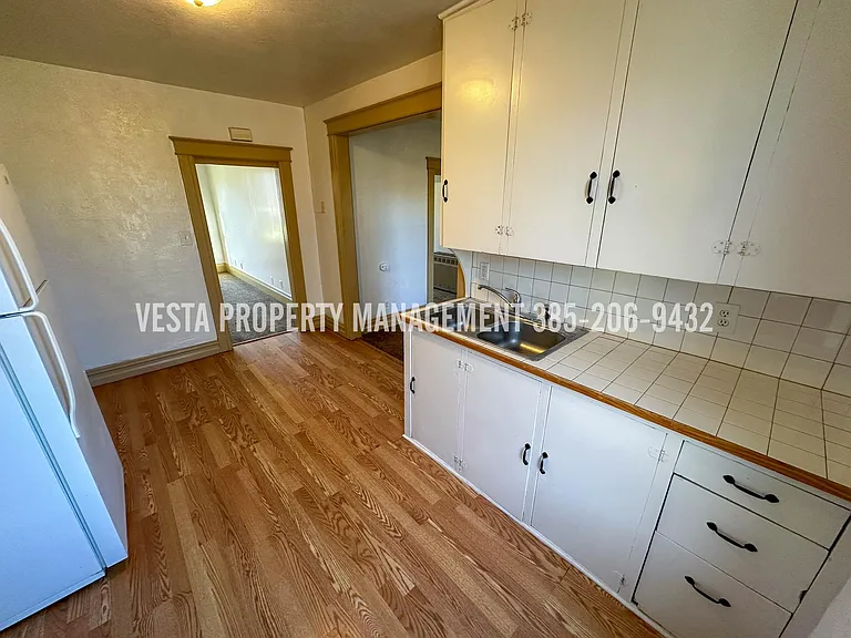 572 21st St #3 — Photo 8