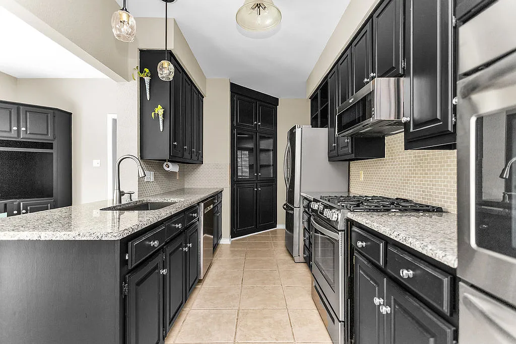3 bed, 2.5 bath, 2082 sqft, $2,650 — Photo 4