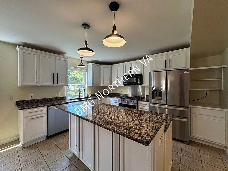 1909 Rollins Dr — Photo 17