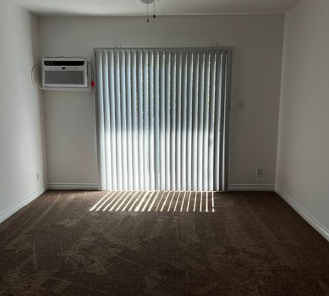 5th image of 18634 Clark St APT 211