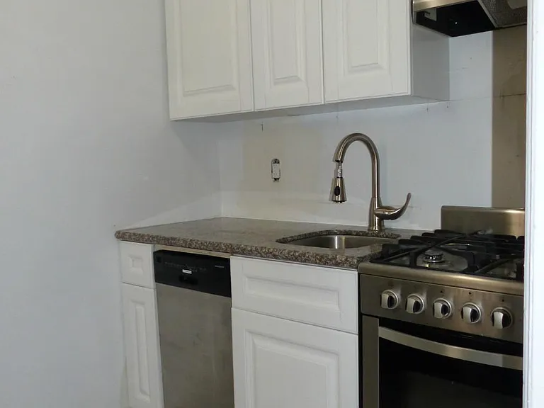 325 W 71st St #6B — Photo 8