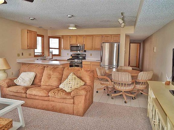 4th image of 334 44th St Unit West