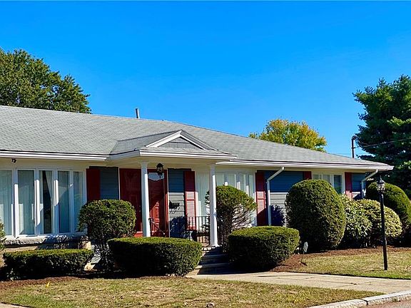 3rd image of 30 Wardlaw Ct