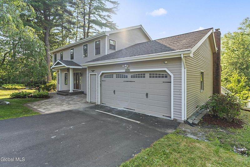 3rd image of 209 Tamar Drive