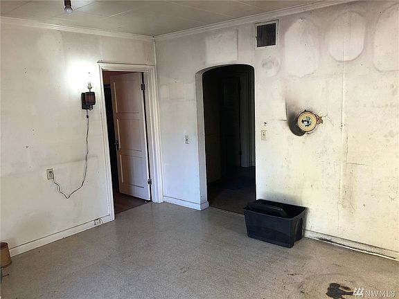 3rd image of 817 1st Ave S