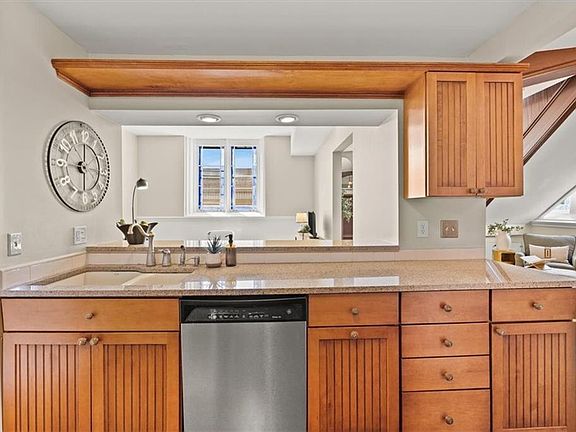 3rd image of 10 East St APT 5