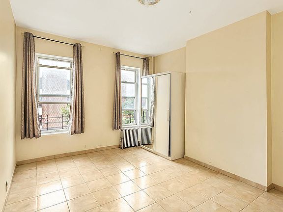 3rd image of 279 Tompkins Ave