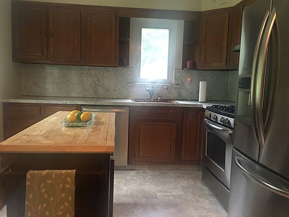 4th image of 20 Sheila Ct