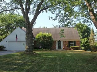 15 Cambric Cir, Pittsford, NY 14534