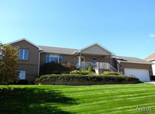891 Springbrook Dr, Hinton, IA 51024