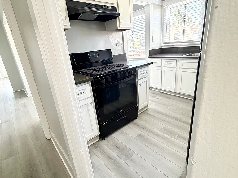 1805 6th Ave — Photo 18
