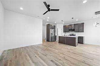 3 bed, 2.5 bath, 1686 sqft, $1,895 — Photo 2