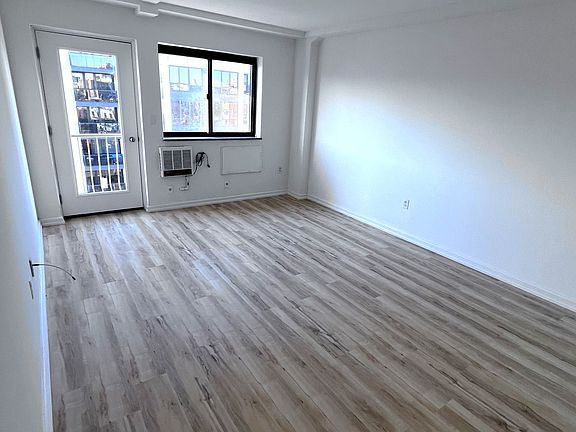 2nd image of 2735 21st St APT 8