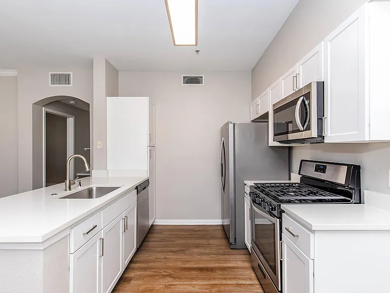 Vista Imperio Apartments — Photo 15