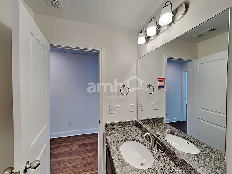 5072 Trailwater Dr — Photo 15