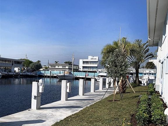 2nd image of 231 Marine Ct #8