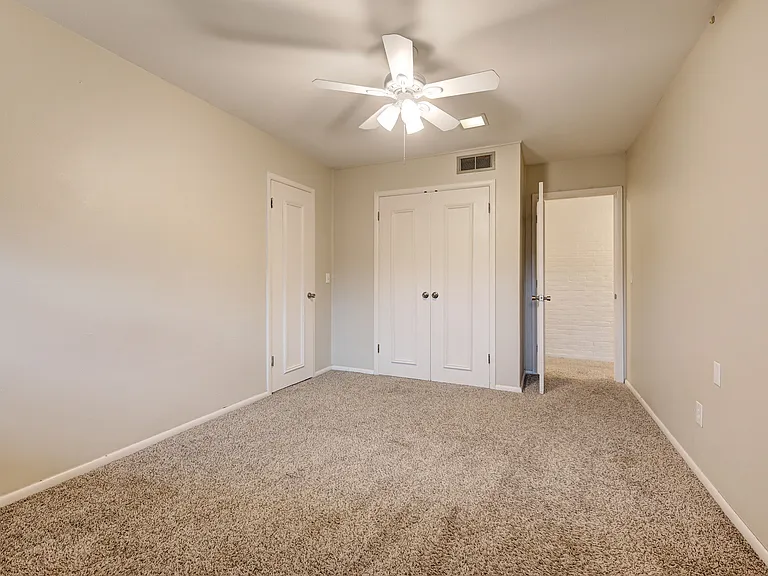 4616 N Harvey Pkwy — Photo 30
