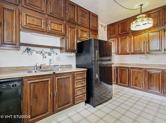 4th image of 3909 Woodland Ave