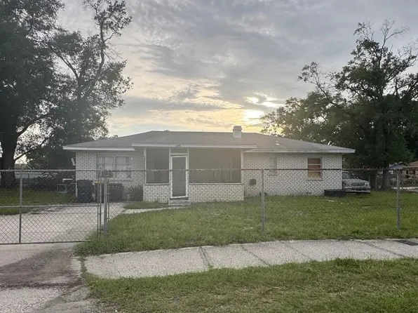 226 Adams St, Auburndale, FL 33823