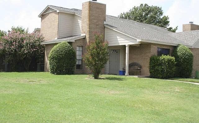 1st image of 2724 Meadow Park Dr
