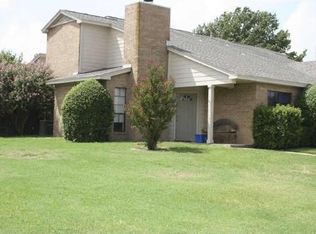 2724 Meadow Park Dr, Bedford, TX 76021