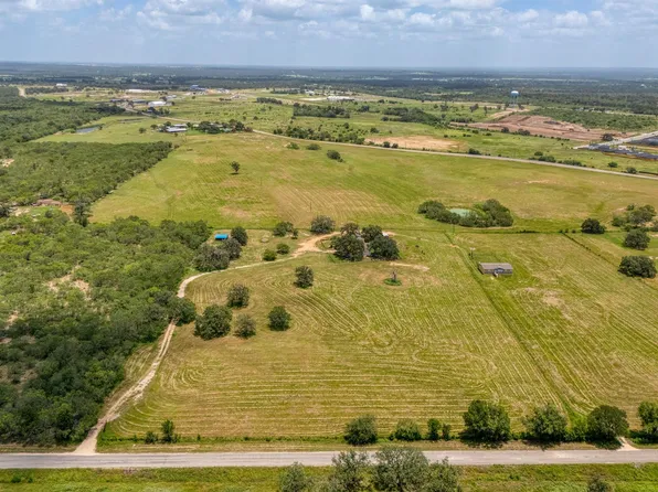 3291 Washburn Rd, Luling, TX 78648