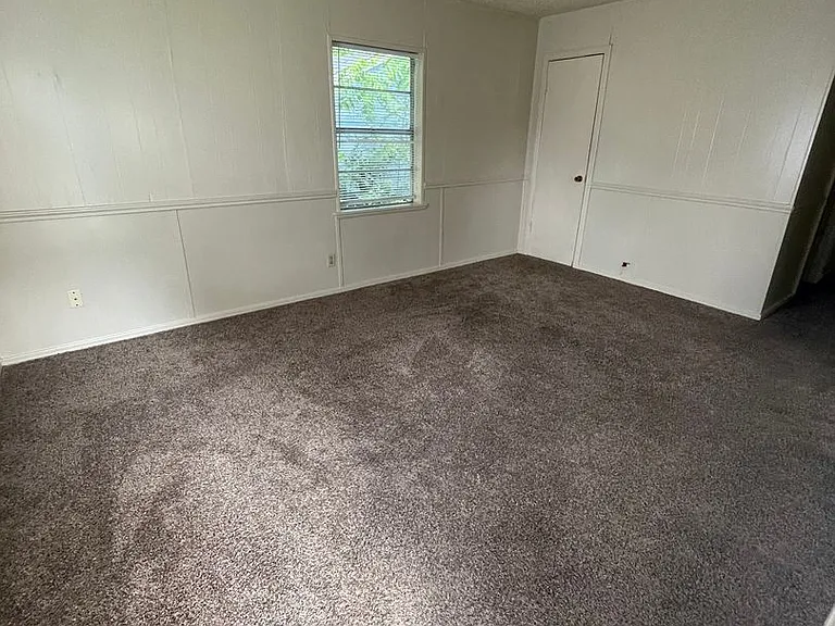 500 Loraine Cir — Photo 2